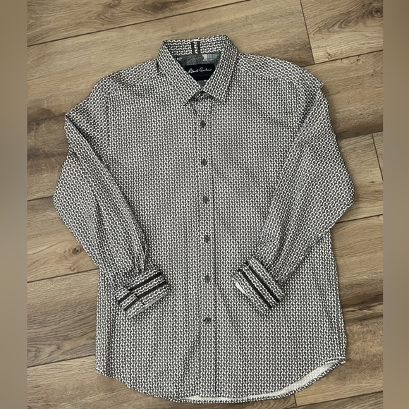 Robert Graham Modern Americana Micro Paisley Long-Sleeve Button-Up Shirt - Picture 1 of 10